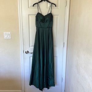 Elegant satin dress perfect for night events or weddings.